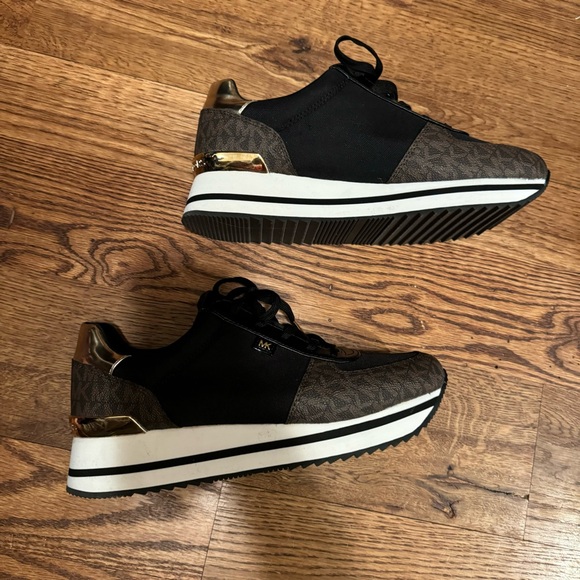 Michael Kors Sneakers - Picture 3 of 6